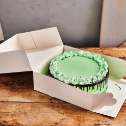 Häät|Häät>Confetti Oy, Moukarikuja 4 C 1, 4300 TUUSULA, www.confetti.fi FunCakes kakkulaatikko 32 x 32 x 11,5 (valkoinen), 2kpl