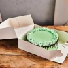 Kakkualustat Ja Leivoslaatikot|Muut Juhlatarvikkeet>Confetti Oy, Moukarikuja 4 C 1, 4300 TUUSULA, www.confetti.fi FunCakes kakkulaatikko 32 x 32 x 11,5 (valkoinen), 2kpl
