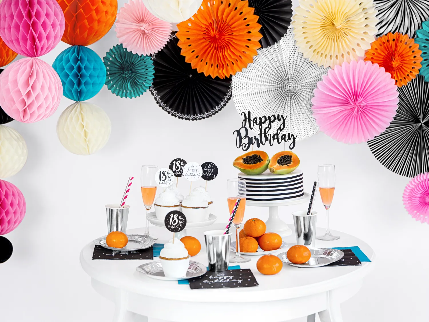 Syntymäpäivät|Syntymäpäivät>PartyDeco sp. z o.o. sp. k., ul. Kolumba 1, 70-035 Szczecin, www.partydeco.com Happy Birthday musta suuri lautasliina 20 kpl/pkt