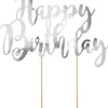 Leivontakoristeet|Muut Koristeet Ja Rekvisiitat>PartyDeco sp. z o.o. sp. k., ul. Kolumba 1, 70-035 Szczecin, www.partydeco.com Kakunkoriste Happy Birthday hopeanvärinen