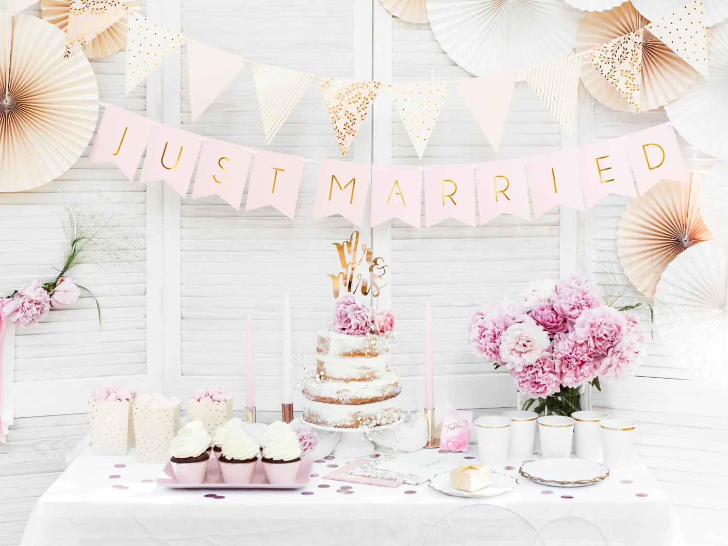 Leivontakoristeet|Muut Juhlatarvikkeet>PartyDeco sp. z o.o. sp. k., ul. Kolumba 1, 70-035 Szczecin, www.partydeco.com Kakunkoriste Mr&Mrs kullanvärinen