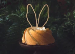 Pääsiäinen|Leivontakoristeet>PartyDeco sp. z o.o. sp. k., ul. Kolumba 1, 70-035 Szczecin, www.partydeco.com Kakunkoriste pupun korvat, 20 cm