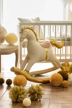 Ristiäiset Ja Nimenantojuhlat|Ristiäiset Ja Nimenantojuhlat>PartyDeco sp. z o.o. sp. k., ul. Kolumba 1, 70-035 Szczecin, www.partydeco.com Keinuhevonen ilmatäyttöinen foliopallo