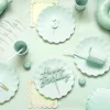 Lautaset|Värikattaus>PartyDeco sp. z o.o. sp. k., ul. Kolumba 1, 70-035 Szczecin, www.partydeco.com Muovilautanen vihreä 22 x 22 cm uudelleenkäytettävä 4 kpl/pkt
