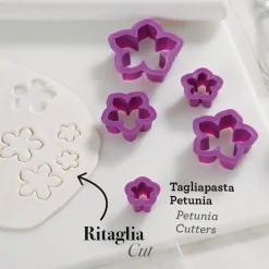 Leivontamuotit|Muut Juhlatarvikkeet>Confetti Oy, Moukarikuja 4 C 1, 4300 TUUSULA, www.confetti.fi Petunia koristelumuotit
