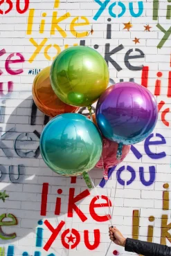 Erikoisfoliopallot>Anagram International Inc, 7700 Anagram Drive, MN 55344-7307, USA, http://www.anagramballoons.com/ Sateenkaaripallokas pinkki/sininen 40 cm 3D muotofoliopallo