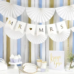 Muut Ripustettavat Koristeet|Viiri- Ja Kirjainnauhat>PartyDeco sp. z o.o. sp. k., ul. Kolumba 1, 70-035 Szczecin, www.partydeco.com Viirinauha Mr sydän Mrs valkoinen 15 x 85 cm